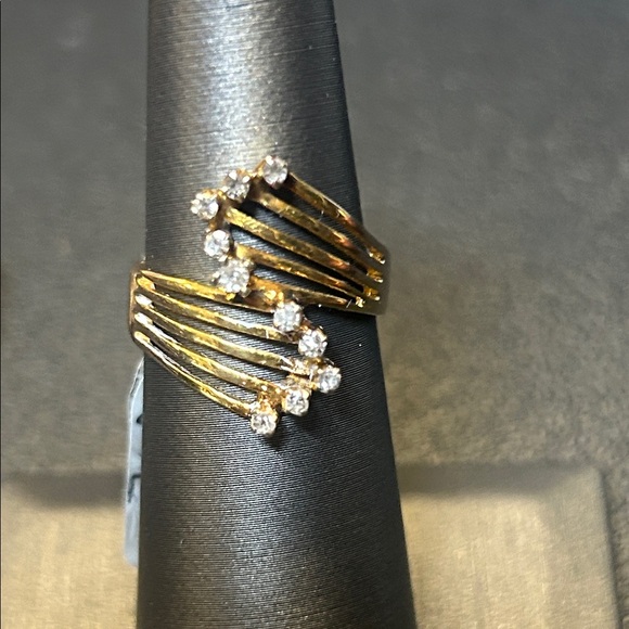 Jewelry - 439040 14k yg white sapphire S spray